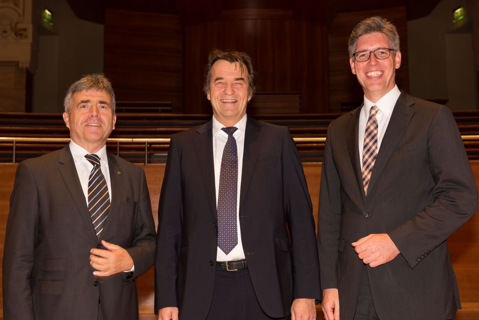 VKA-Präsident Dr. Thomas Böhle mit Landrat Michael Harig (links) und Oberbürgermeister Marcel Philipp.